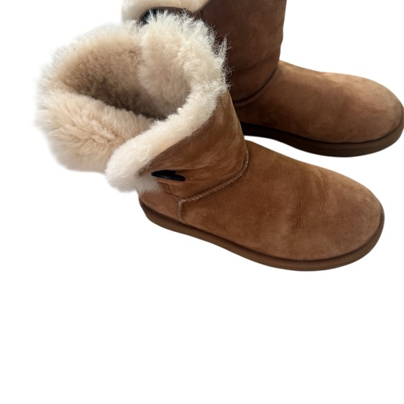 UGG Bailey Button Short Boots Chestnut - Size 7 - Picture 2 of 9